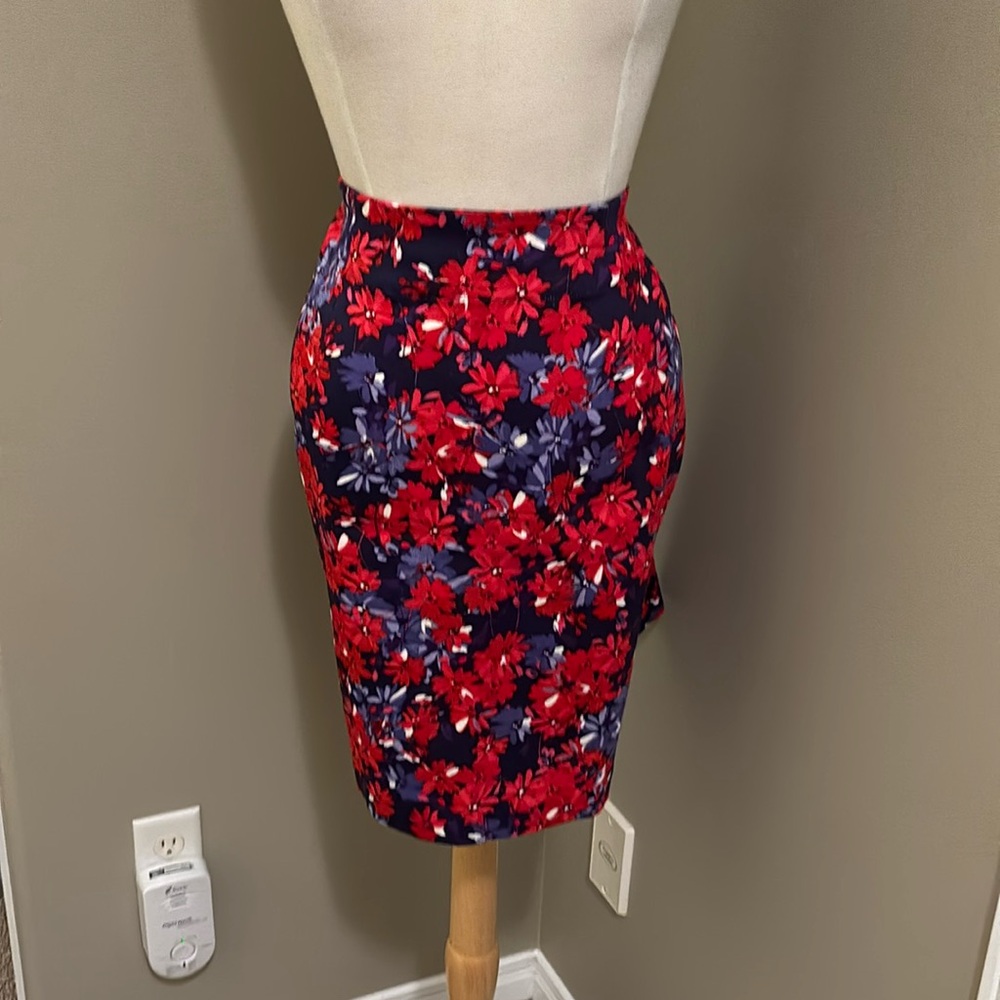Signature Collection Red and Purple Floral Print Skirt Size 10